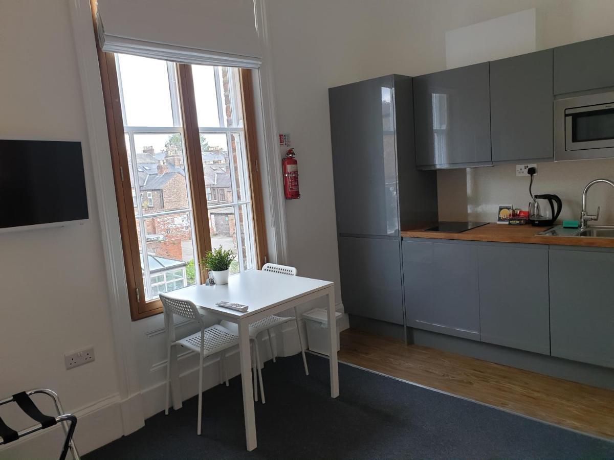 يورك Mcmillan House Studio Apartments المظهر الخارجي الصورة